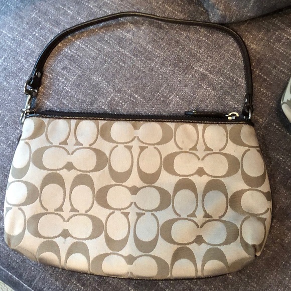 Coach signature crossbody and large wristlet 😮 - Picture 6 of 7